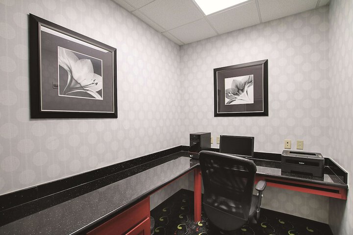 Business Center 34 of 39
