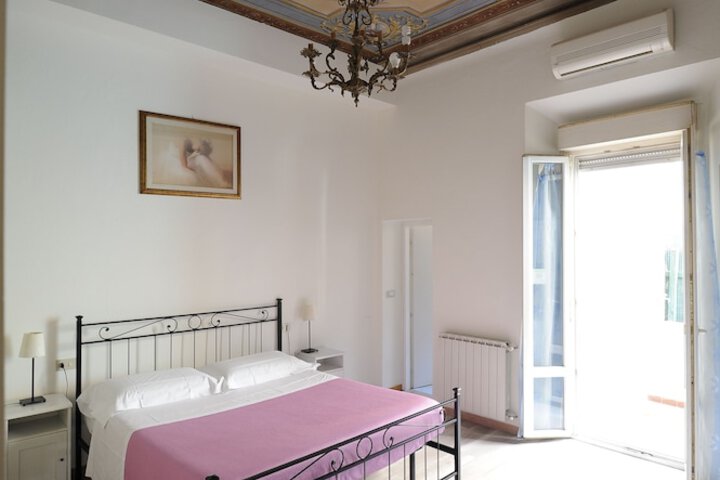 Room 5 of 60