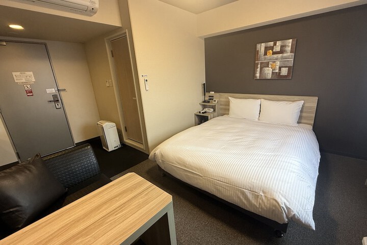 Room 16 of 35