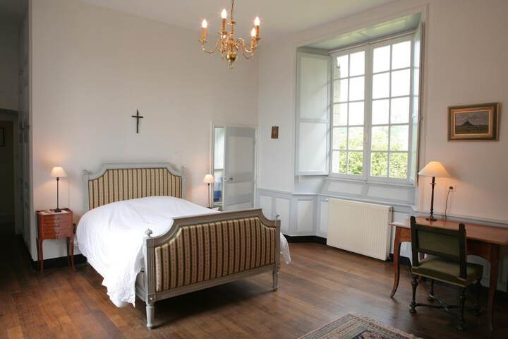 Room 12 of 48