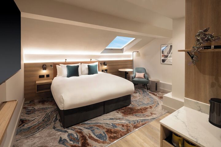 Room 44 of 178