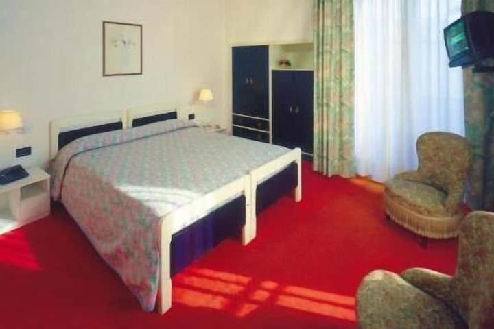 Room 12 of 42
