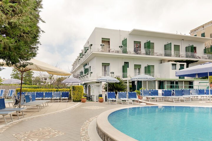 Pools & Facilities