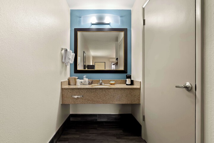 Room 10 of 25