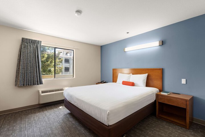 1 King Bed (7 of 7)