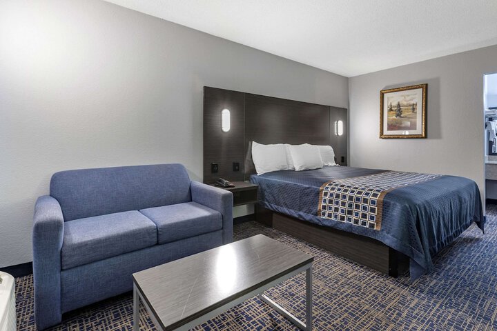 1 King Bed (7 of 7)