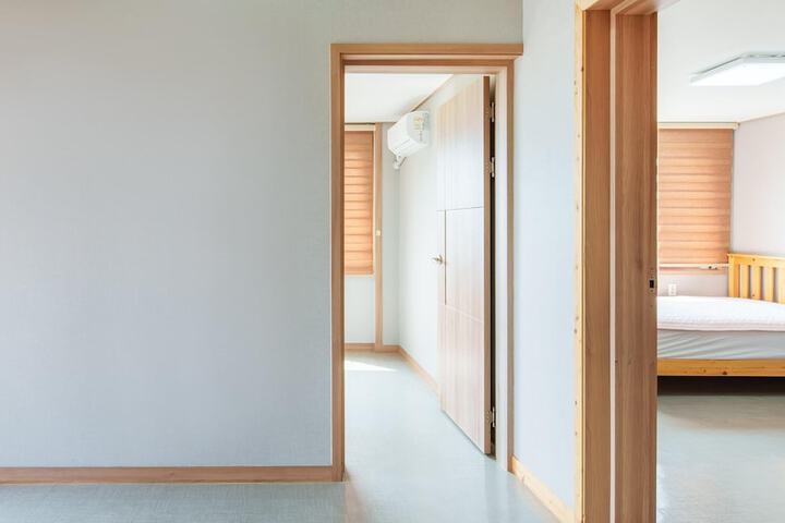 Room 32 of 59
