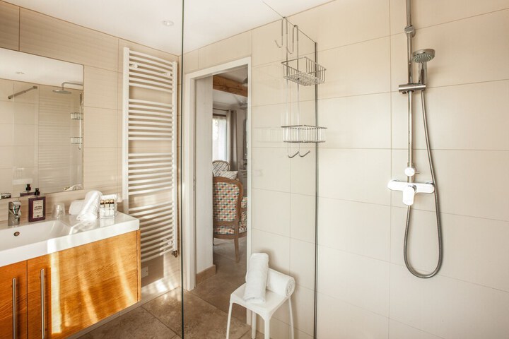 Room 48 of 124