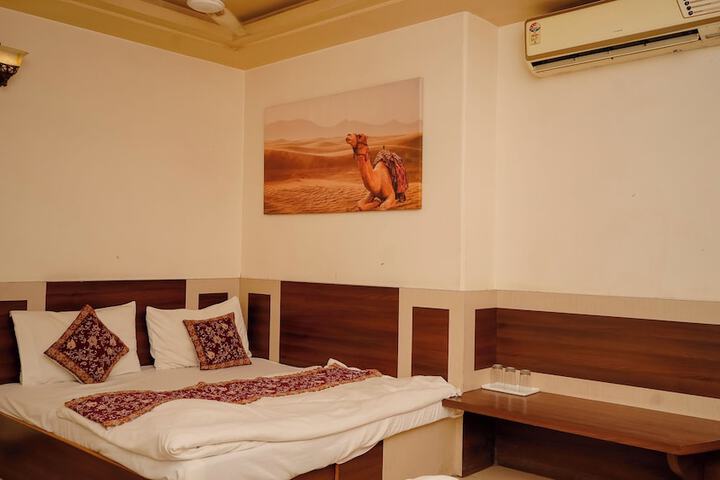 Room 27 of 144