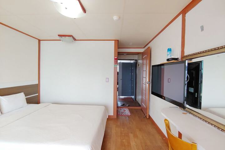 Room 5 of 46