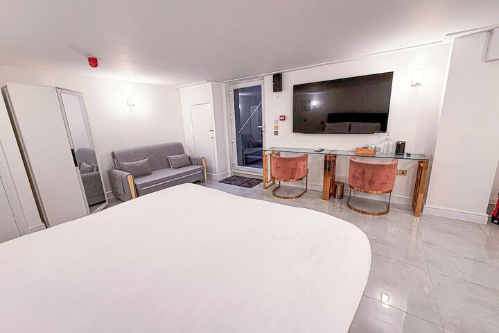 Room 33 of 55