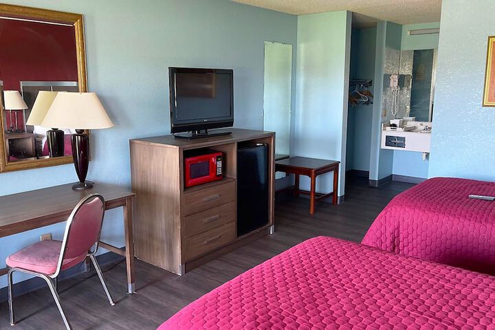 2 Double Beds (10 of 14)