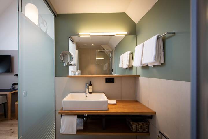 Room 42 of 97