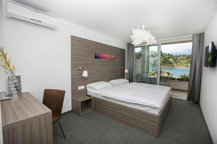 Room 18 of 79