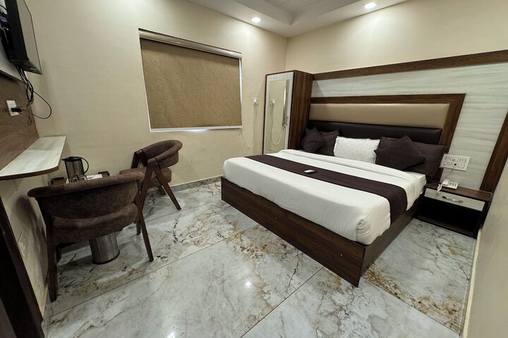 Room 7 of 17