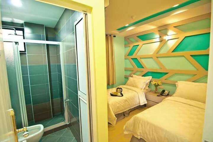 Room 17 of 33