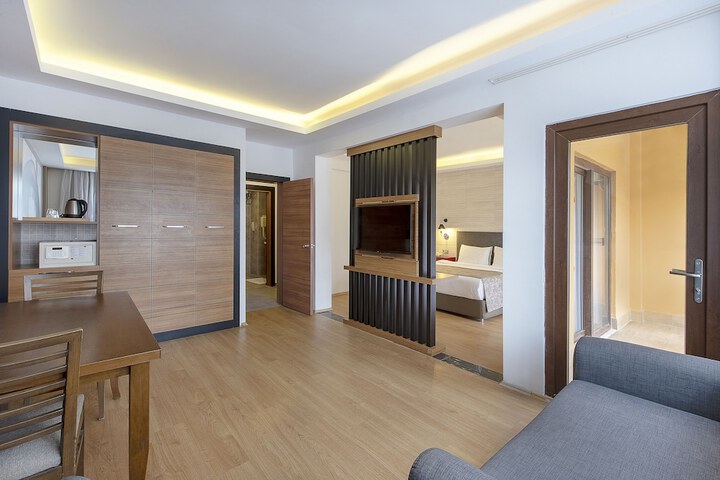 Room 12 of 141