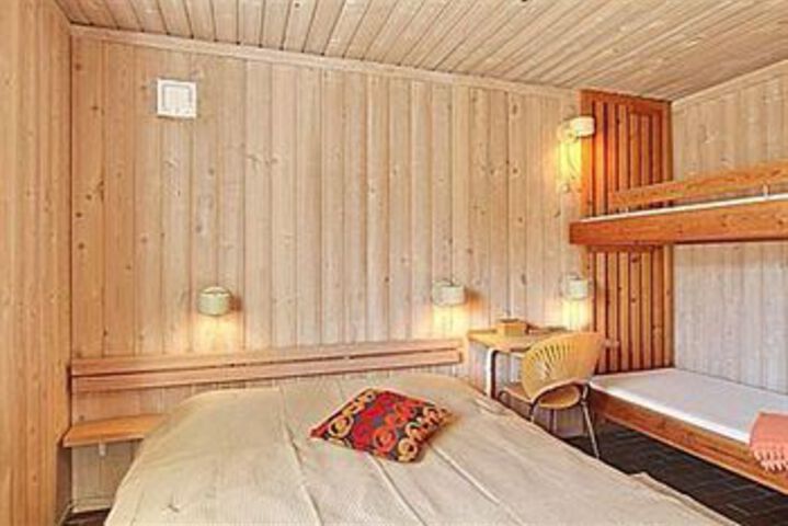Room 8 of 16