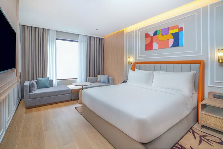 Room 6 of 18