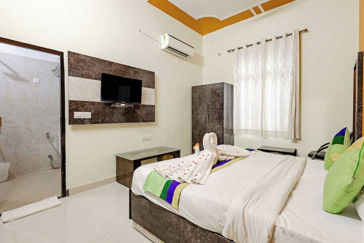 Room 12 of 25