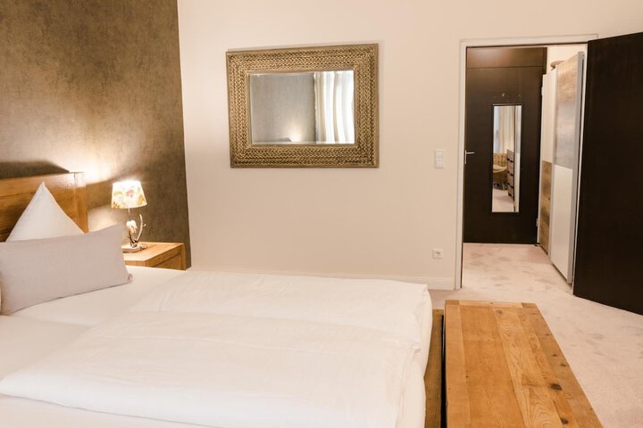 Room 15 of 48