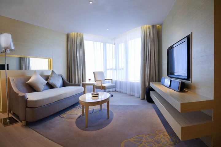 Room 17 of 37