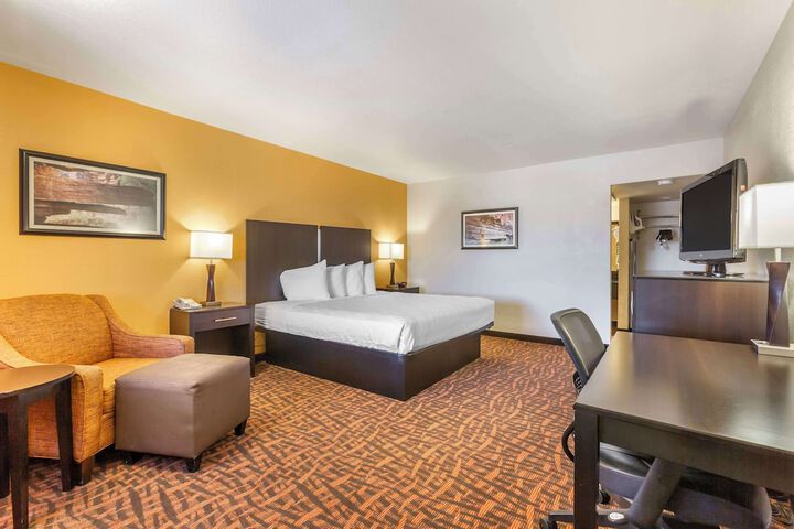 Room 9 of 28