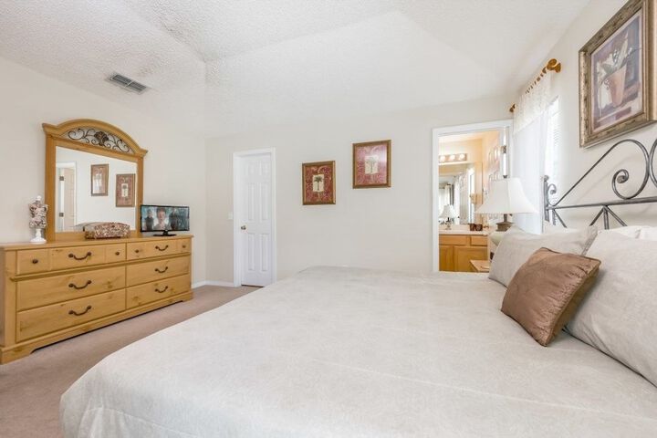 Room 2 of 414
