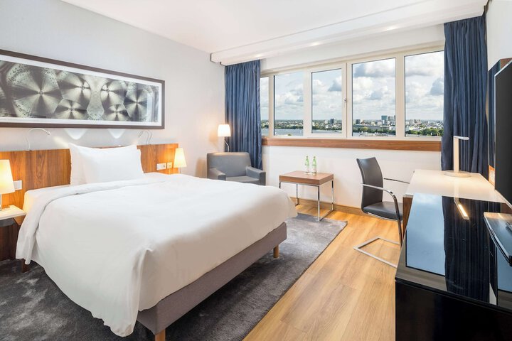 Room 45 of 224