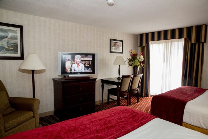 2 Queen Beds (4 of 21)