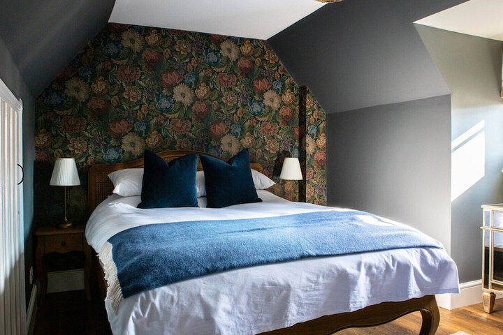 Room 8 of 38