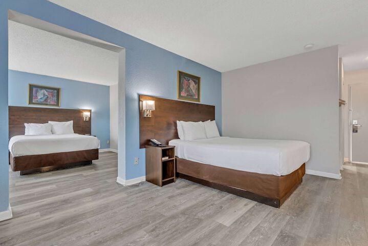 2 Queen Beds (4 of 19)