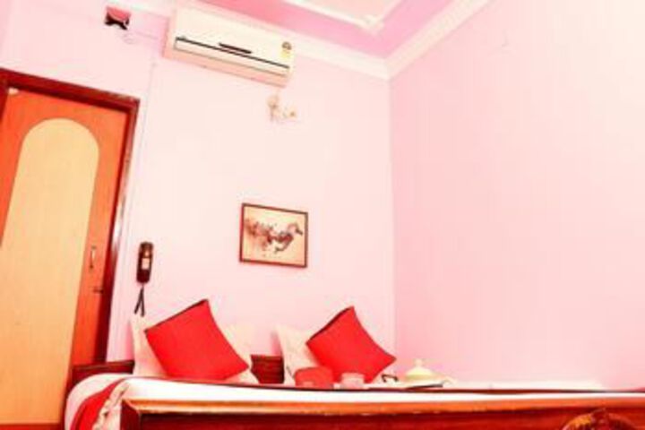Room 7 of 10