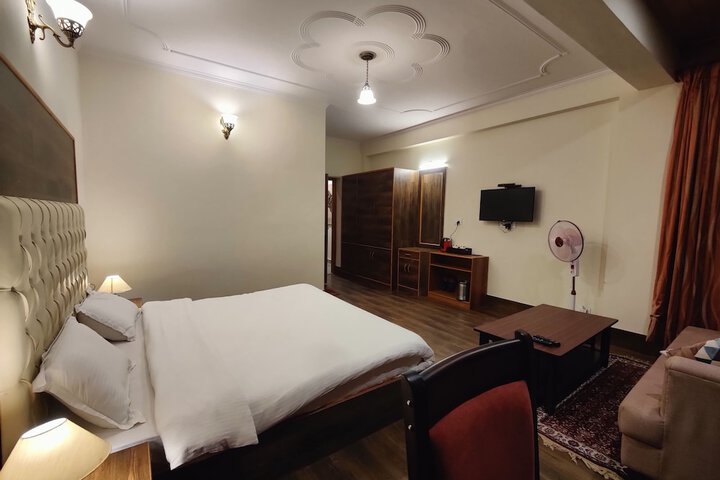 Room 23 of 76