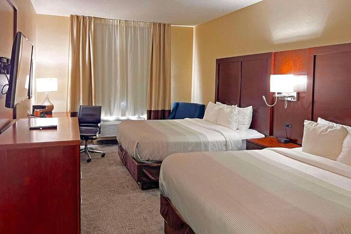 Queen Bed Accessible (7 of 8)