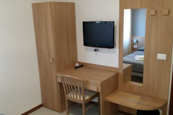 Room 13 of 61