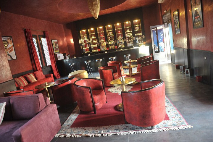 Lounge 22 of 30