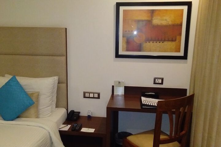 Room 5 of 34