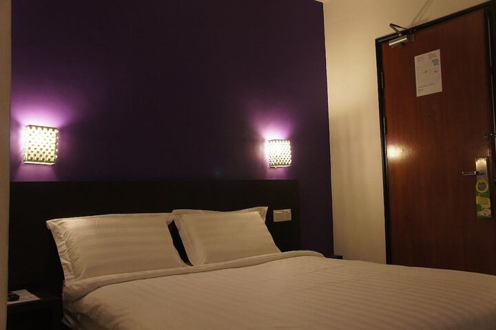 Room 10 of 24