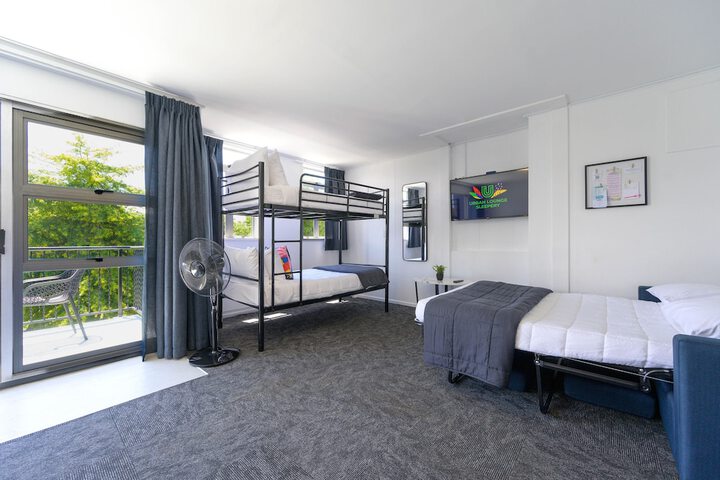 Room 12 of 165