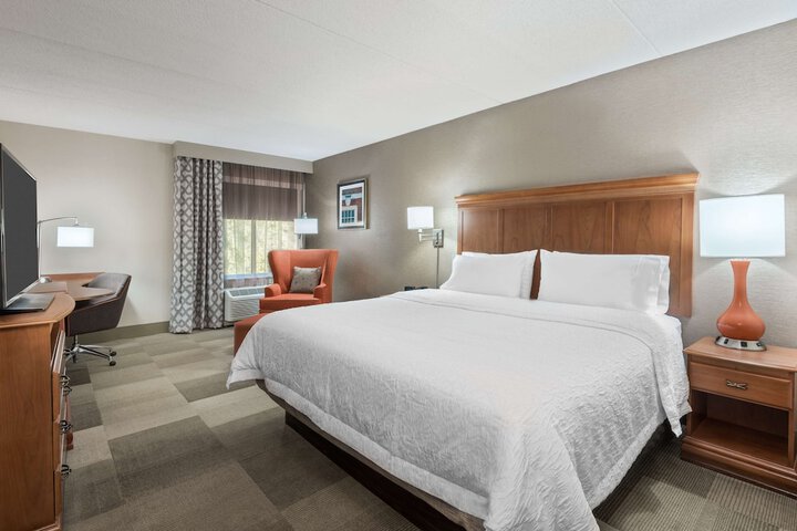1 King Bed (4 of 15)