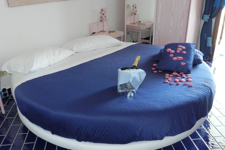 Room 4 of 108