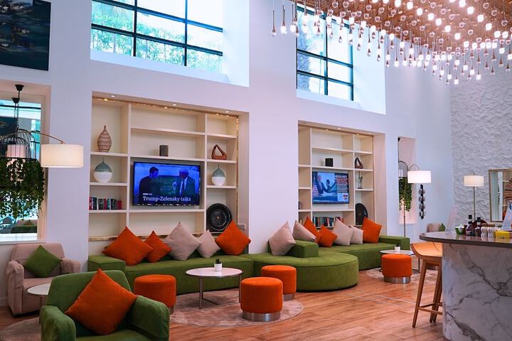 Entrance & Lobby