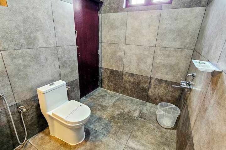 Room 10 of 18