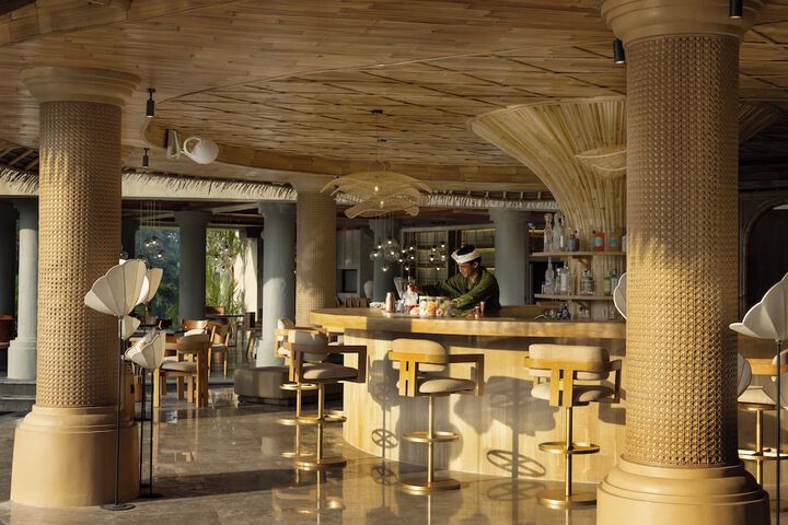 Lounge 58 of 93