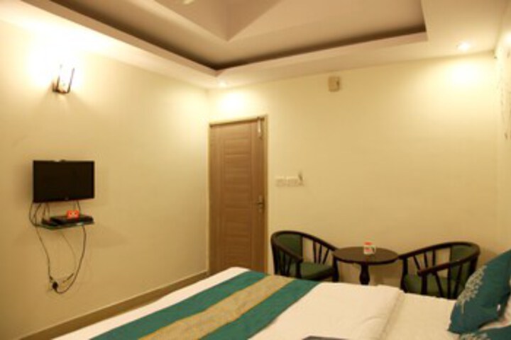 Room 28 of 35