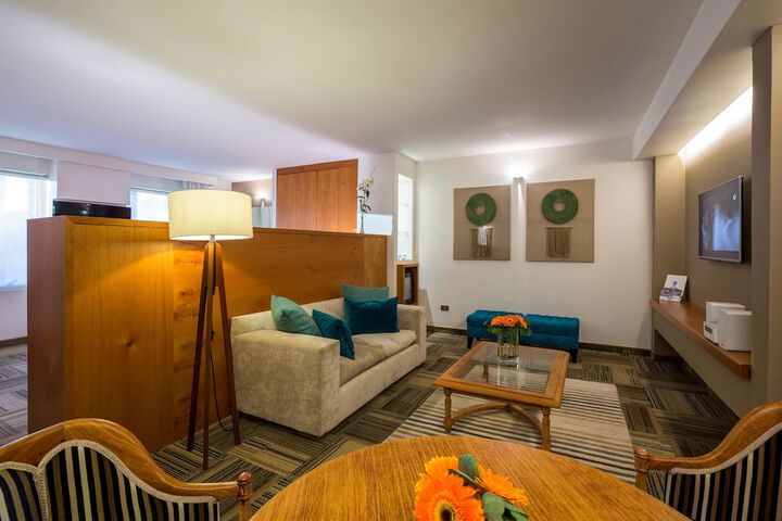 Room 6 of 42