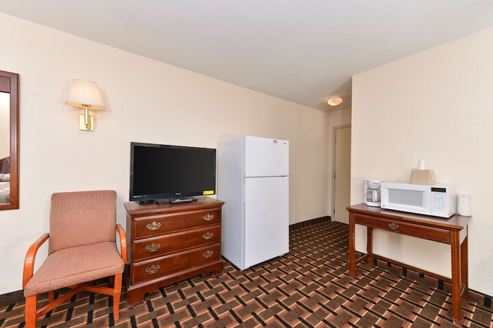 1 King Bed (9 of 13)
