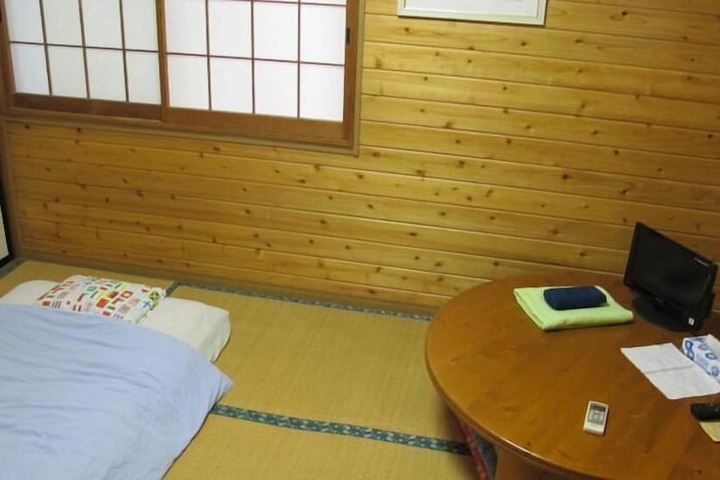 Room 4 of 51