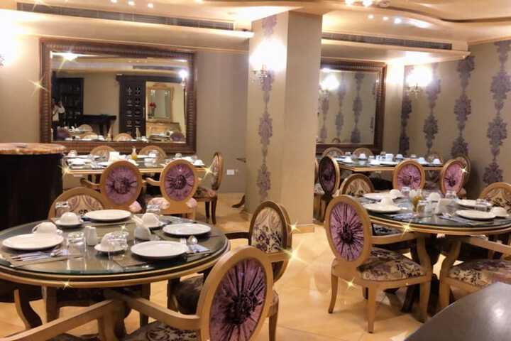 Dining 70 of 94